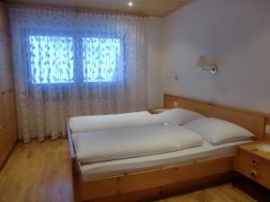 a bedroom with a large bed with a window at Residence Texel in Pfelders