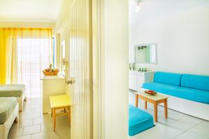 Posezení v ubytování Xenios Port Marina Hotel