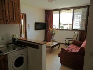 a kitchen and living room with a washing machine at Appartamento Morena in Malcesine