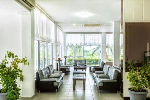 Posezení v ubytování Xenios Port Marina Hotel