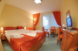 Hotel SOREA REGIA tesisinde bir odada yatak veya yataklar