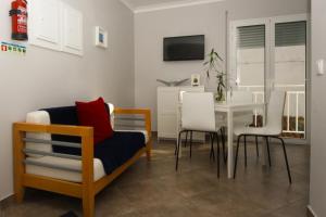 a living room with a table and chairs and a dining room at Ferhouse Dreams-Farilhões in Nazaré