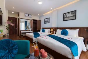 Postel nebo postele na pokoji v ubytování Hanoi Hanvet Hotel