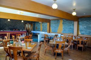 Restorāns vai citas vietas, kur ieturēt maltīti, naktsmītnē La Montana by TGI