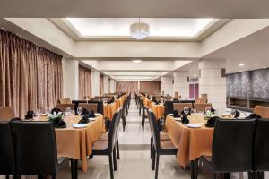Ramada by Wyndham Karachi Creek餐厅或其他用餐的地方