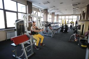 Фитнес център и/или фитнес съоражения в Altai Business Hotel