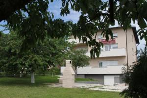 Galeriebild der Unterkunft Rooms Villa Aria in Sesvete