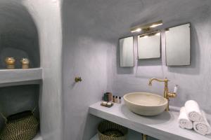 Koupelna v ubytování Namaste Suites by Oias Local Cavehouses