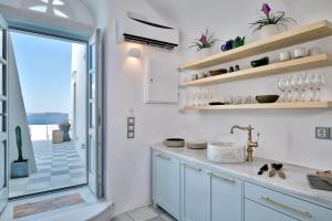 Kuchyň nebo kuchyňský kout v ubytování Namaste Suites by Oias Local Cavehouses
