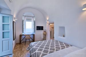 Postel nebo postele na pokoji v ubytování Namaste Suites by Oias Local Cavehouses