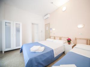 Posteľ alebo postele v izbe v ubytovaní Hotel Colombo