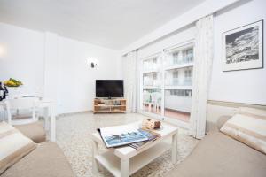 a living room with a couch and a table at Curling in Port d'Alcudia