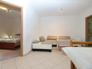 Postel nebo postele na pokoji v ubytování Apartments Milovan 1774