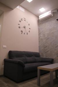 A seating area at City Break Nomentana