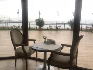 Posezení v ubytování Riviera Hotel