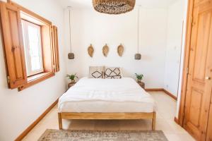 A bed or beds in a room at Dreamsea Surf Guest House