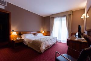 Postel nebo postele na pokoji v ubytování Air Palace Hotel