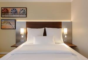 Postel nebo postele na pokoji v ubytování Mercure Hotel Duisburg City