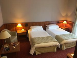 Postel nebo postele na pokoji v ubytování Air Palace Hotel