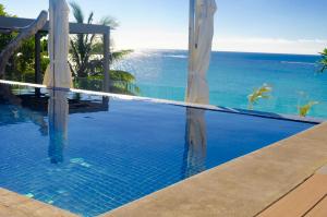 a swimming pool with a view of the ocean at RESIDENCE KOT NOR in Pereybere