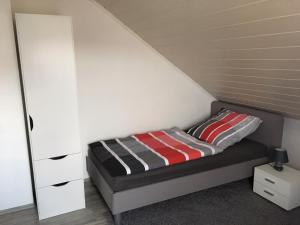 a small bedroom with a bed and a closet at Zur Burgmauer in Welschbillig