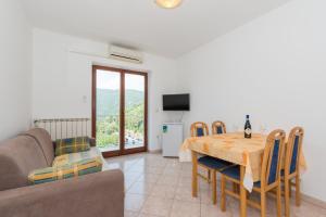 TV a/nebo společenská místnost v ubytování Apartments Villa Adria