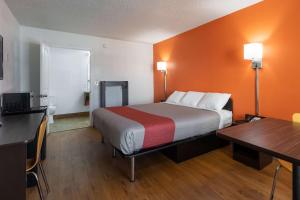 Postel nebo postele na pokoji v ubytování Motel 6-Bryan, TX - University Area