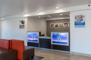 TV a/nebo společenská místnost v ubytování Motel 6-Bryan, TX - University Area
