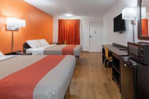 Postel nebo postele na pokoji v ubytování Motel 6-Bryan, TX - University Area + 37 fotografií