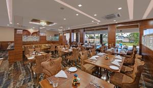 The Fern Residency, Bhuj 레스토랑 또는 맛집