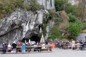 Restavracija oz. druge možnosti za prehrano v nastanitvi Au Berceau de Bernadette