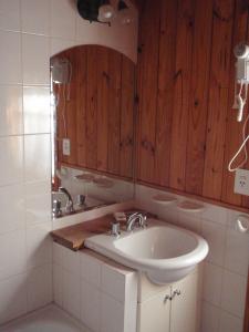 a bathroom with a sink and a mirror at Cabañas Temporada in San Martín de los Andes