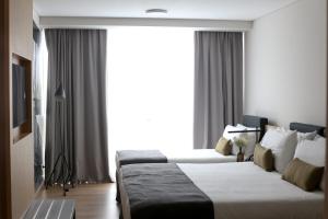 a hotel room with a bed and a couch at Dazzler by Wyndham Rosario in Rosario