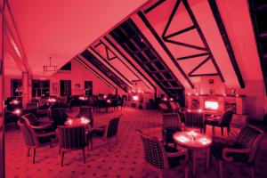 A restaurant or other place to eat at The Green Park Kartepe