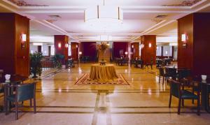 A restaurant or other place to eat at The Green Park Kartepe