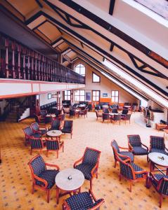A restaurant or other place to eat at The Green Park Kartepe