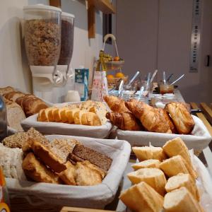 a table with many different types of bread and pastries at HALT HOTEL - Choisissez l'Hôtellerie Indépendante in Lattes