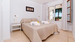 a bedroom with a bed with a table and a window at Apartamento Blue Carabela in Alcudia