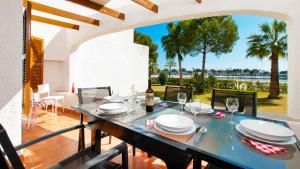 a dining table with a view of the ocean at Apartamento Blue Carabela in Alcudia