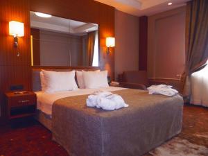 A bed or beds in a room at The Green Park Kartepe