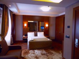A bed or beds in a room at The Green Park Kartepe