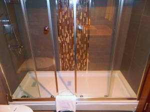 A bathroom at The Green Park Kartepe