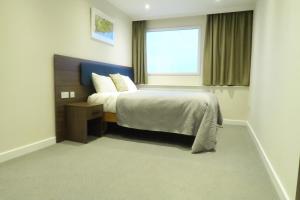 Postel nebo postele na pokoji v ubytování Quay Apartments Clarence House