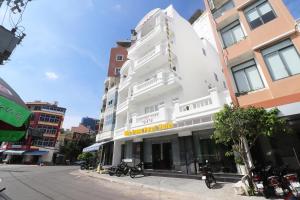 a white building on the corner of a street at Nha Trang Pearl Hotel in Nha Trang +16 photos