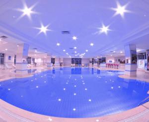 The swimming pool at or close to The Green Park Kartepe