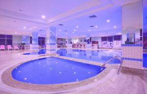 The swimming pool at or close to The Green Park Kartepe
