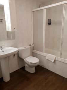 Apartaments Cal Noi tesisinde bir banyo