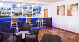 Lounge nebo bar v ubytování Globales Los Patos Park