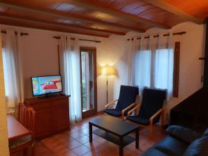 Una televisión o centro de entretenimiento en Apartaments Can Bundanci