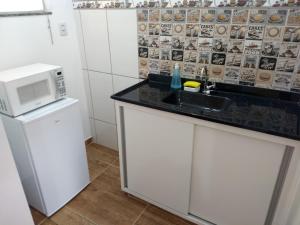 Kuchyň nebo kuchyňský kout v ubytování Flat Pinheirinho + 19 fotografií